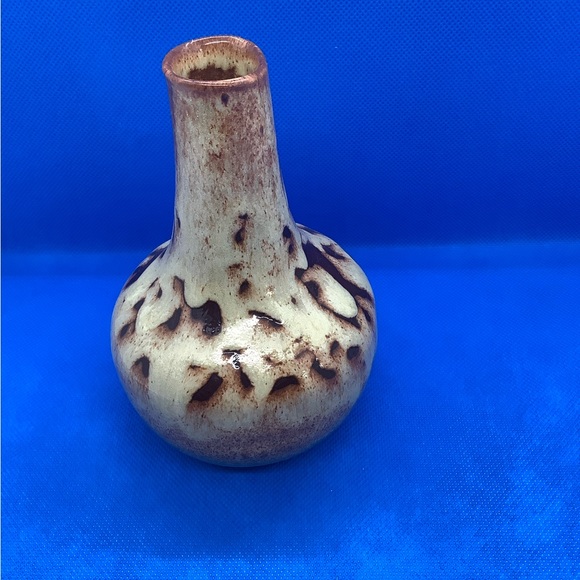 Fabulous Pottery Vase - Speckled Brown and Beige - Picture 2 of 4